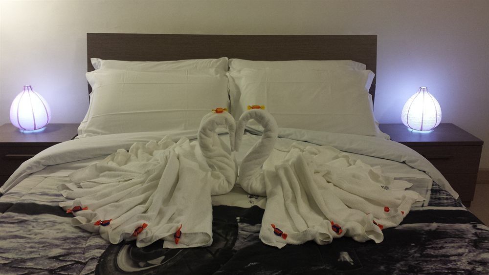 Aloha Rome 2 Hotel Bagian luar foto